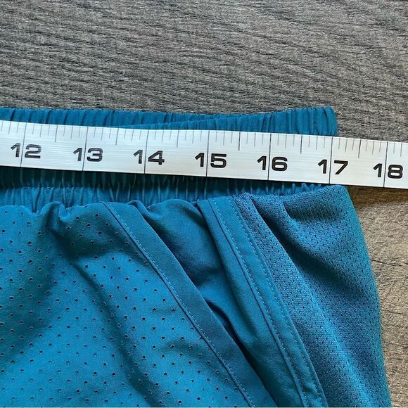 Under Armour, Teal, Lightweight Active Shorts, w/ Built-In Mesh Lining. Size XL. - Picture 8 of 10
